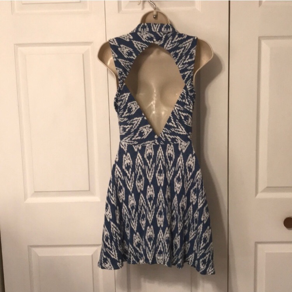 Backless dress
